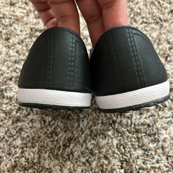 Cat & Jack toddler slip on water shoes - Picture 4 of 7